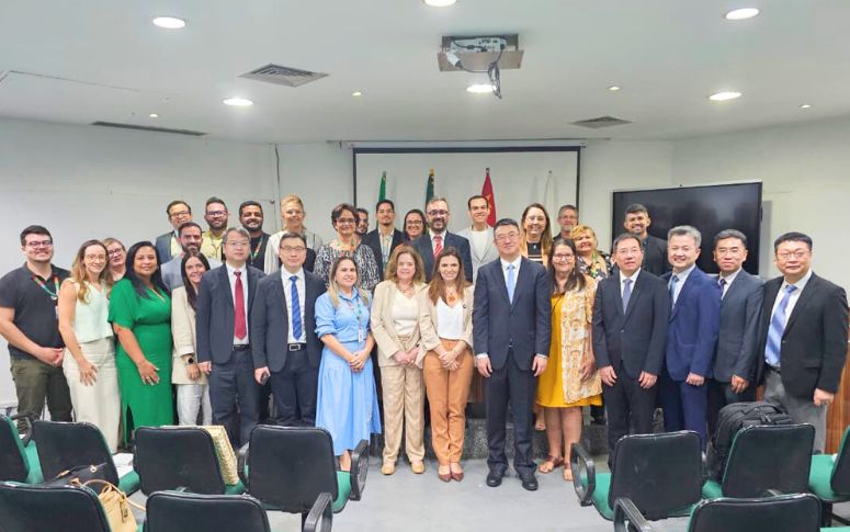 Sesa recebe comitiva médica chinesa para avançar cooperação internacional em saúde