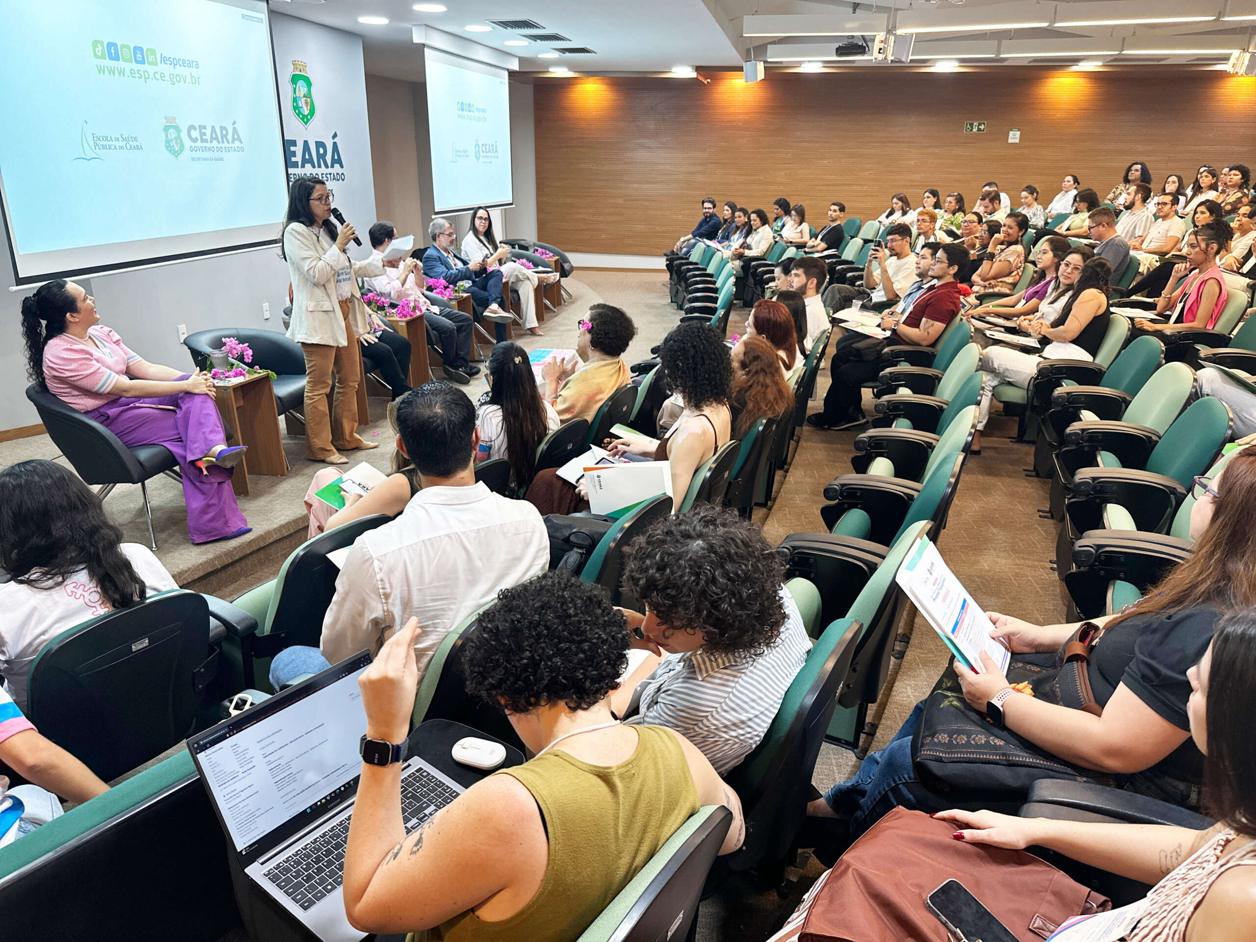 Seminário na ESP/CE pauta debate sobre cuidados à saúde e protagonismo social de pessoas trans
