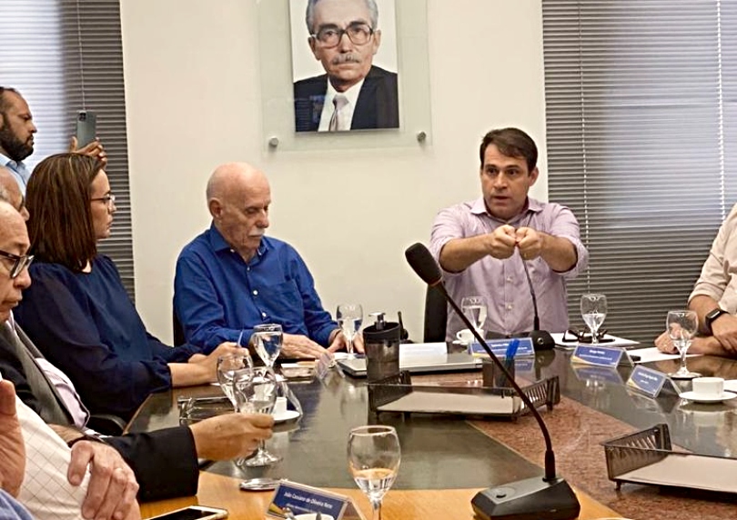 Secretário Salmito Filho discute demandas do varejo cearense em encontro promovido pela FCDL