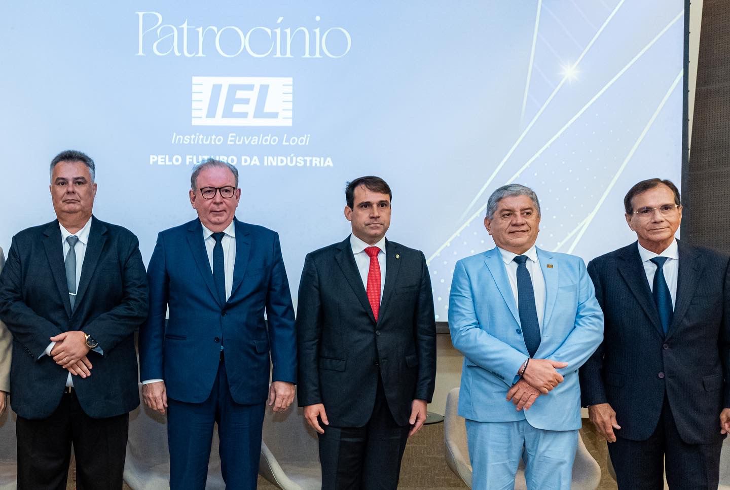 Secretário do Desenvolvimento Econômico participa de posse da nova diretoria do SIMEC