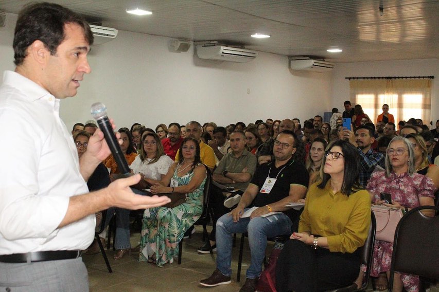 Secretário Salmito Filho palestra em evento que celebrou 15 anos da implementação das Escolas Estaduais de Educação Profissional