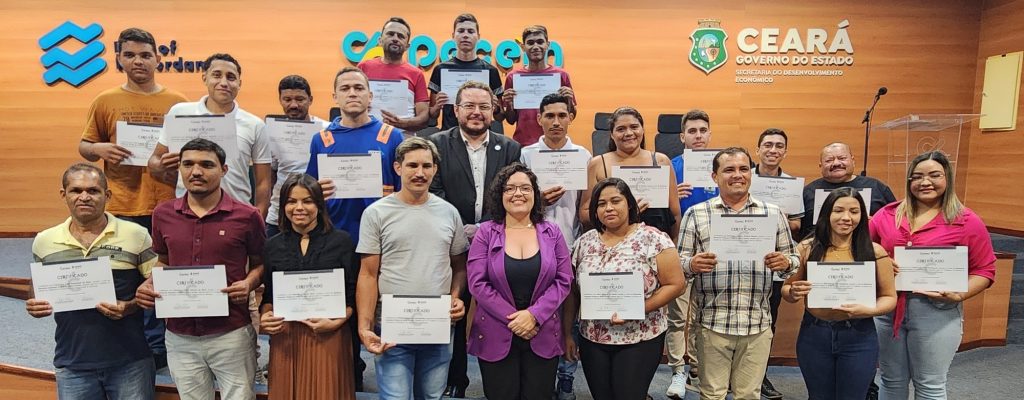 Transforma Pecém: formandos recebem certificados de conclusão dos cursos de qualificação profissional