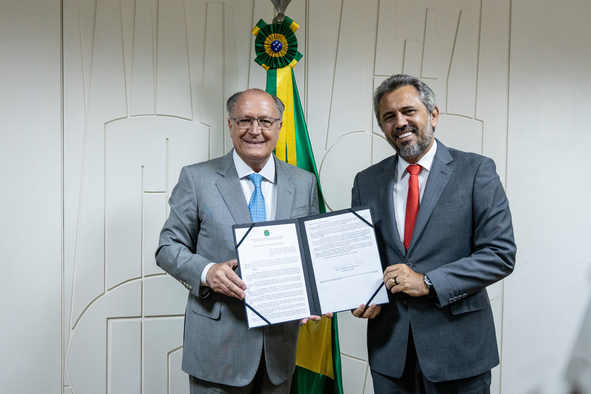 Governo do Ceará e União assinam resolução que aprova primeira fase da Fortescue no Pecém para produção de H2V
