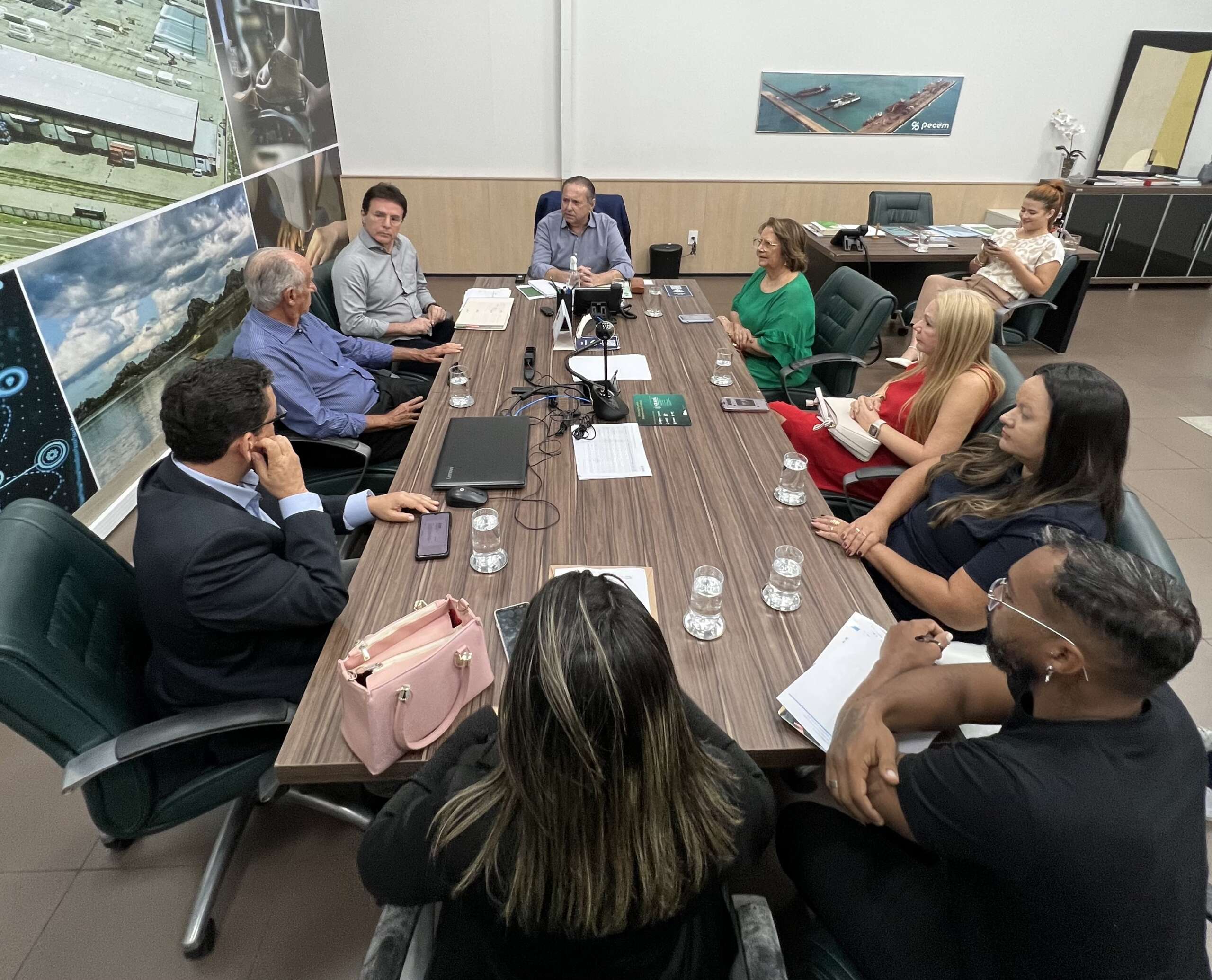 Secretário Domingos Filho e representantes da Associação Comercial do Ceará alinham estratégias para fortalecer atividades comerciais nos municípios