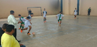 Jovens do Centro Educacional São Francisco participam de torneio interno de futsal