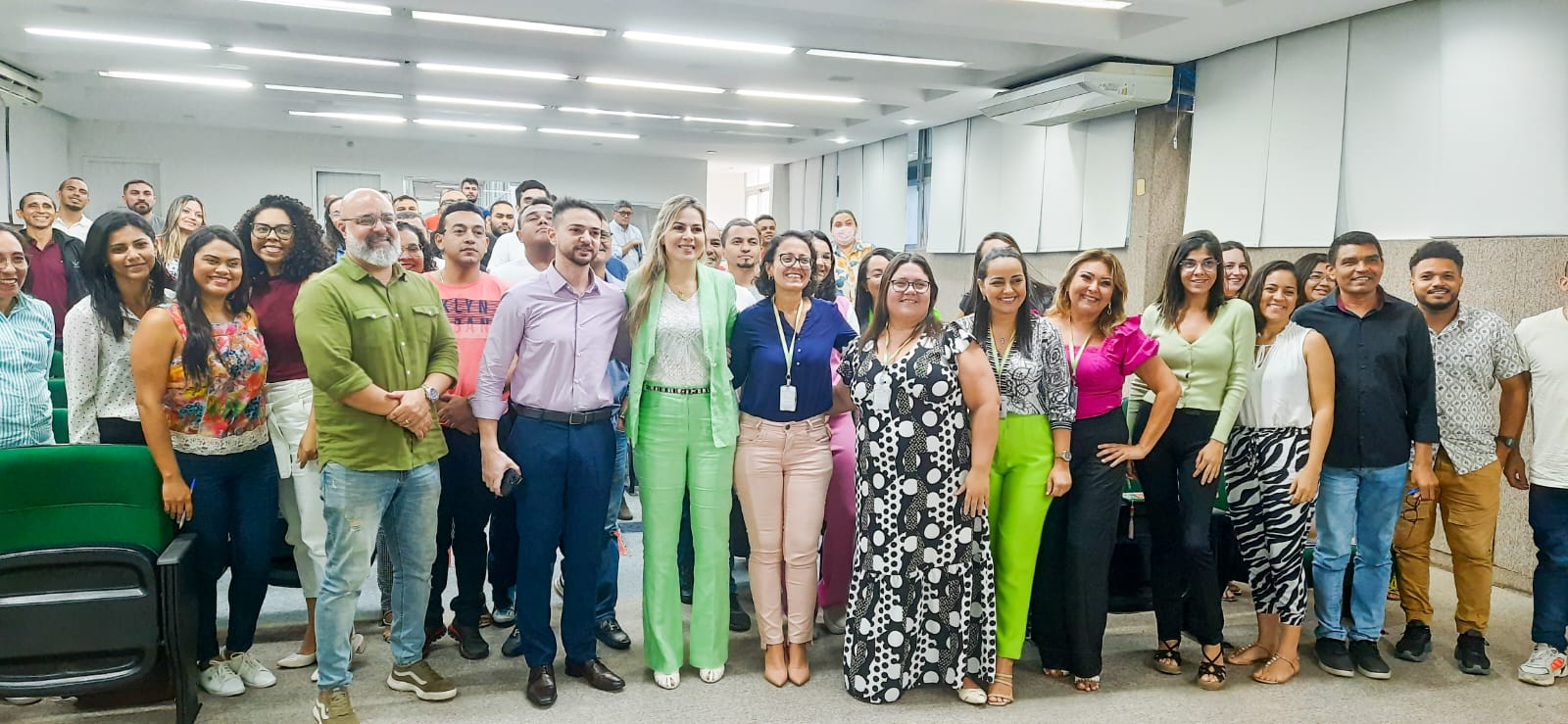 Onélia Santana prestigia aula de encerramento  da Formação Inicial para socioeducadores