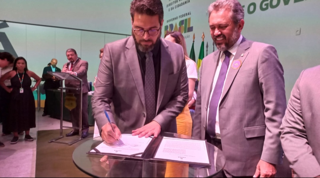 Governador Elmano de Freitas anuncia 1.080 vagas para concurso do sistema socioeducativo