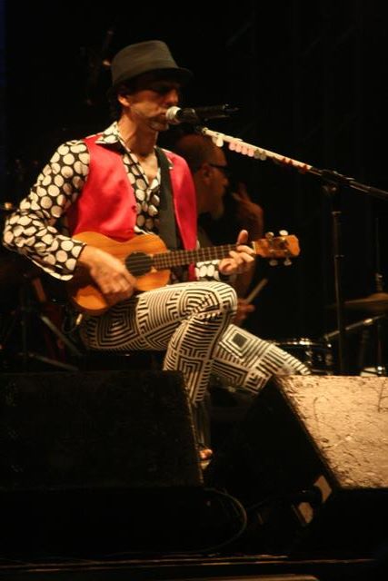 Show de Zeca Baleiro anima penúltima noite da X Bienal Internacional do Livro do Ceará