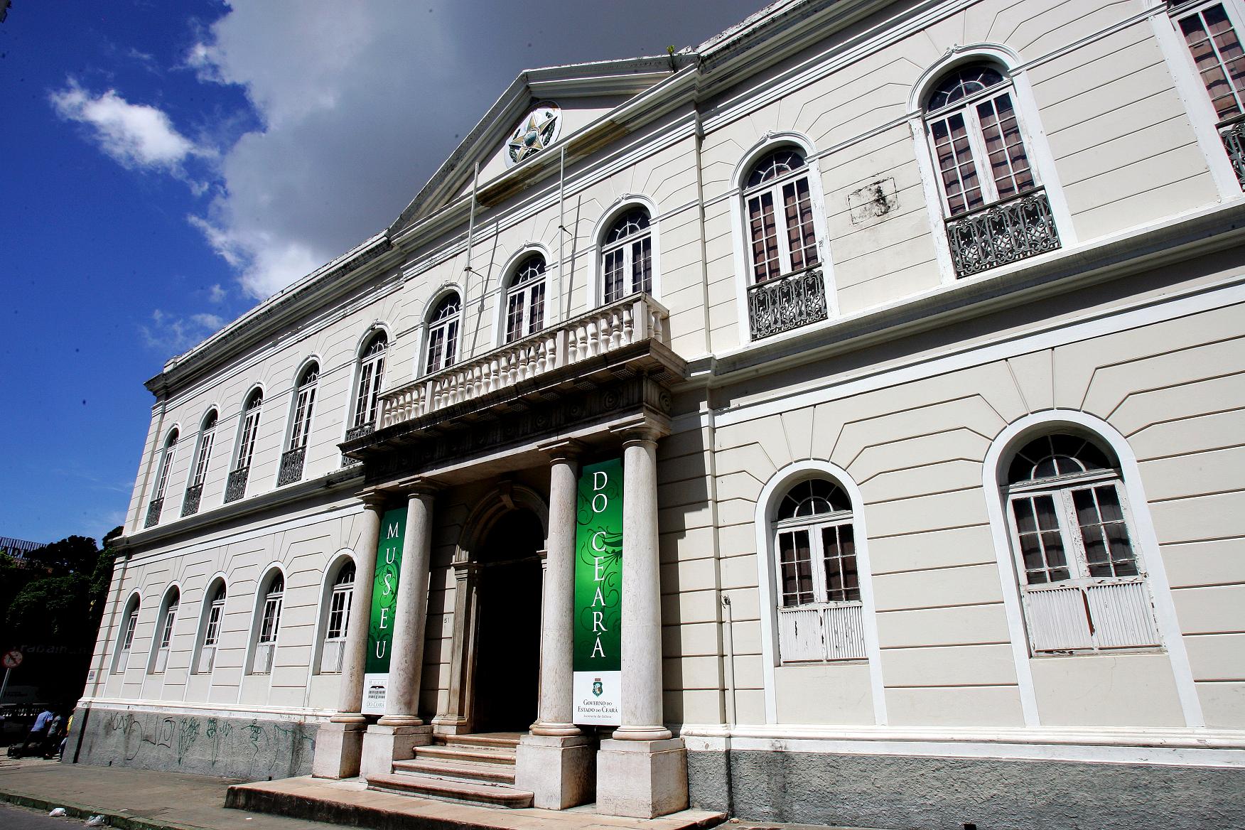 Museu do Ceará recebe workshop de percussão com o músico Carlos Pial