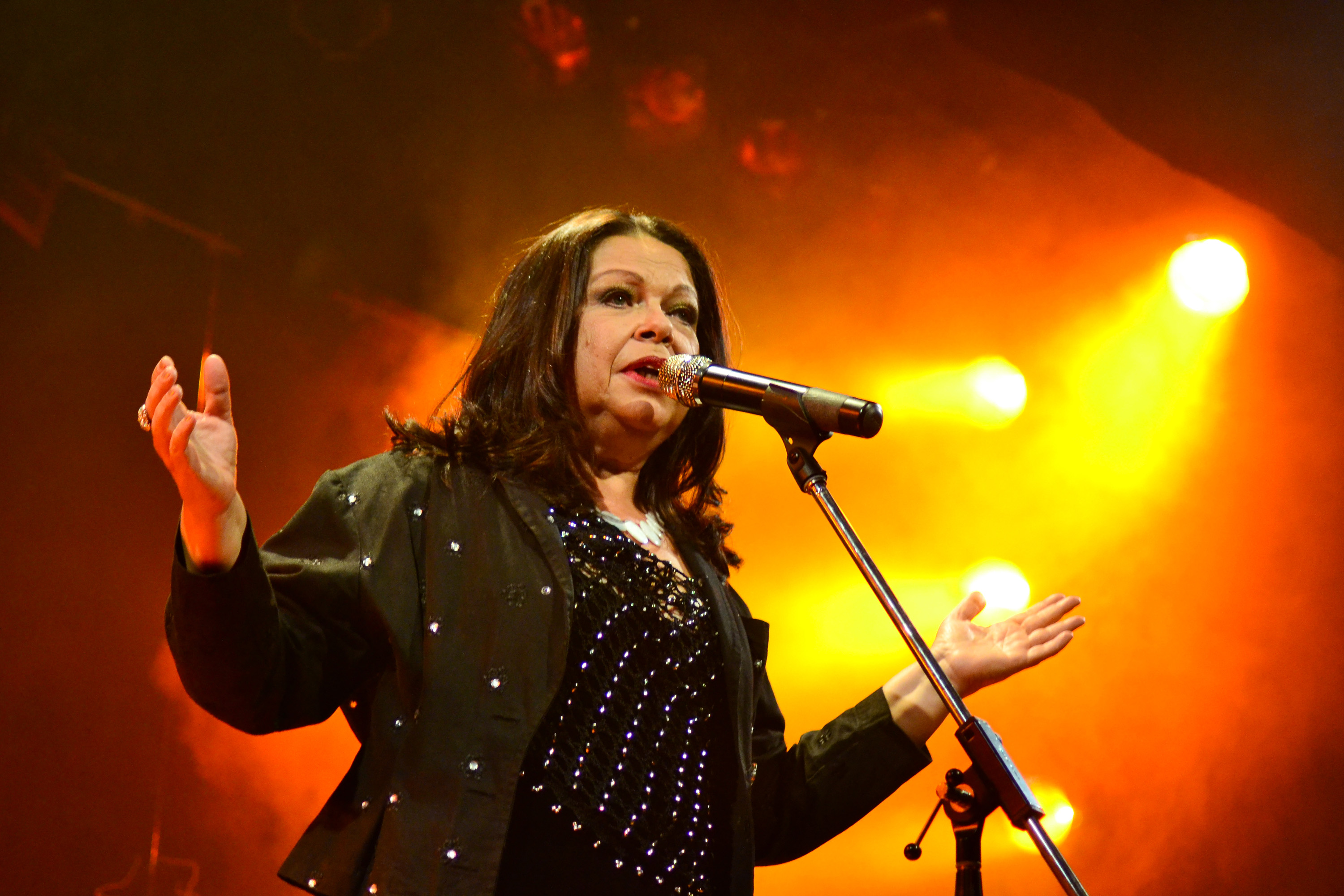 Amelinha apresenta show “Janelas do Brasil” no Dragão do Mar nesta sexta-feira (9)