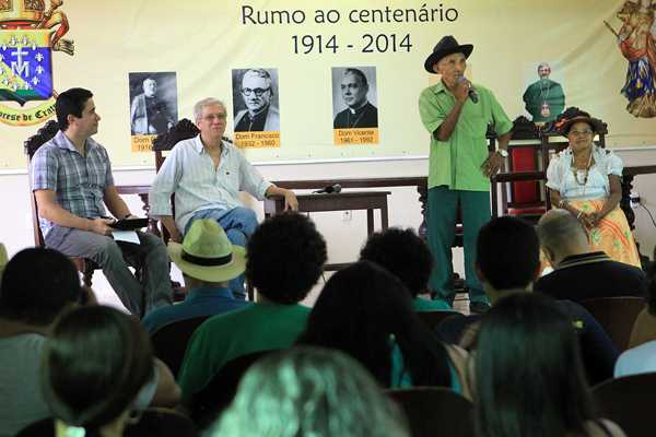 Raimundo Aniceto e Zulene Galdino em seminário no VIII Encontro Mestres do Mundo