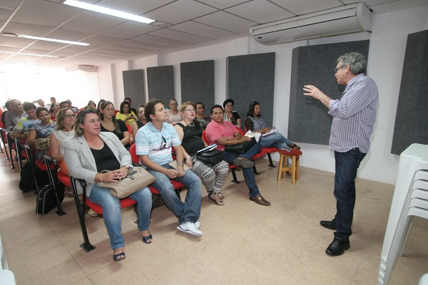 Representantes de 27 municípios recebem orientações sobre Projeto Agentes de Leitura