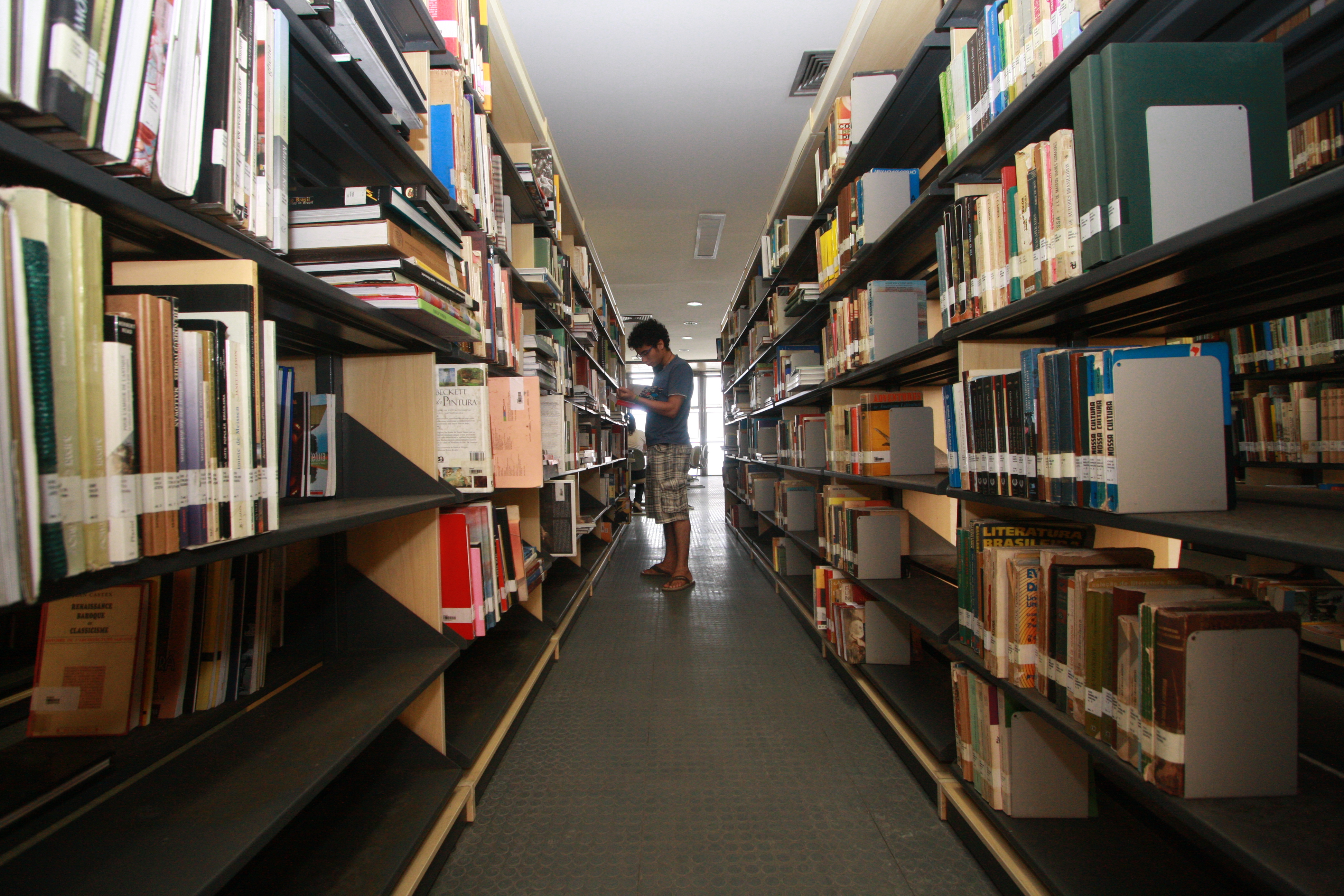 Em preparativos para reforma, Biblioteca suspende atendimento ao público