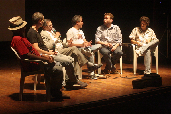 Teatro Carlos Câmara sediou debate sobre história e presente do chorinho no Ceará