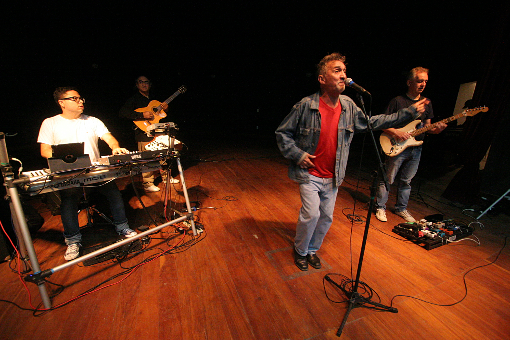 Lúcio Ricardo faz novo show nesta quinta, 10/4, às 18h30, no Teatro Carlos Câmara
