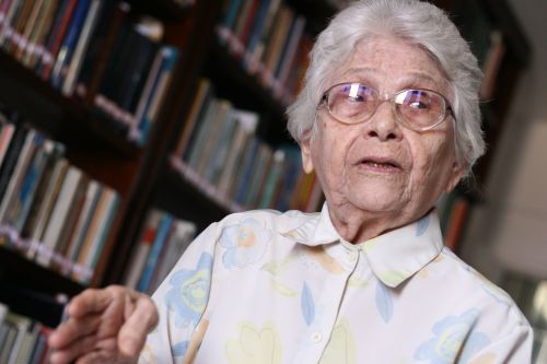 Jornalista Adísia Sá entra para galeria de honra da Casa de Juvenal Galeno