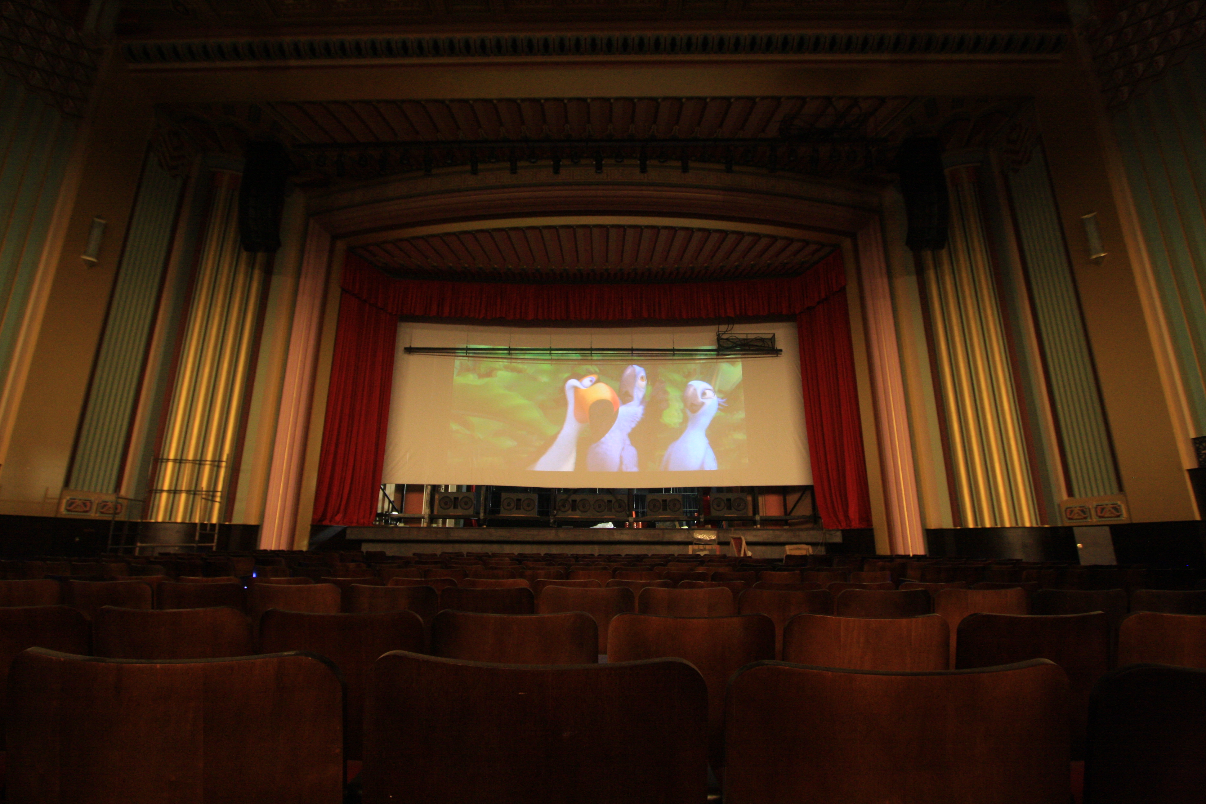 Cine-teatro São Luiz será reinaugurado segunda, 22/12, com a Orquestra Eleazar de Carvalho e o filme “Anastácia”