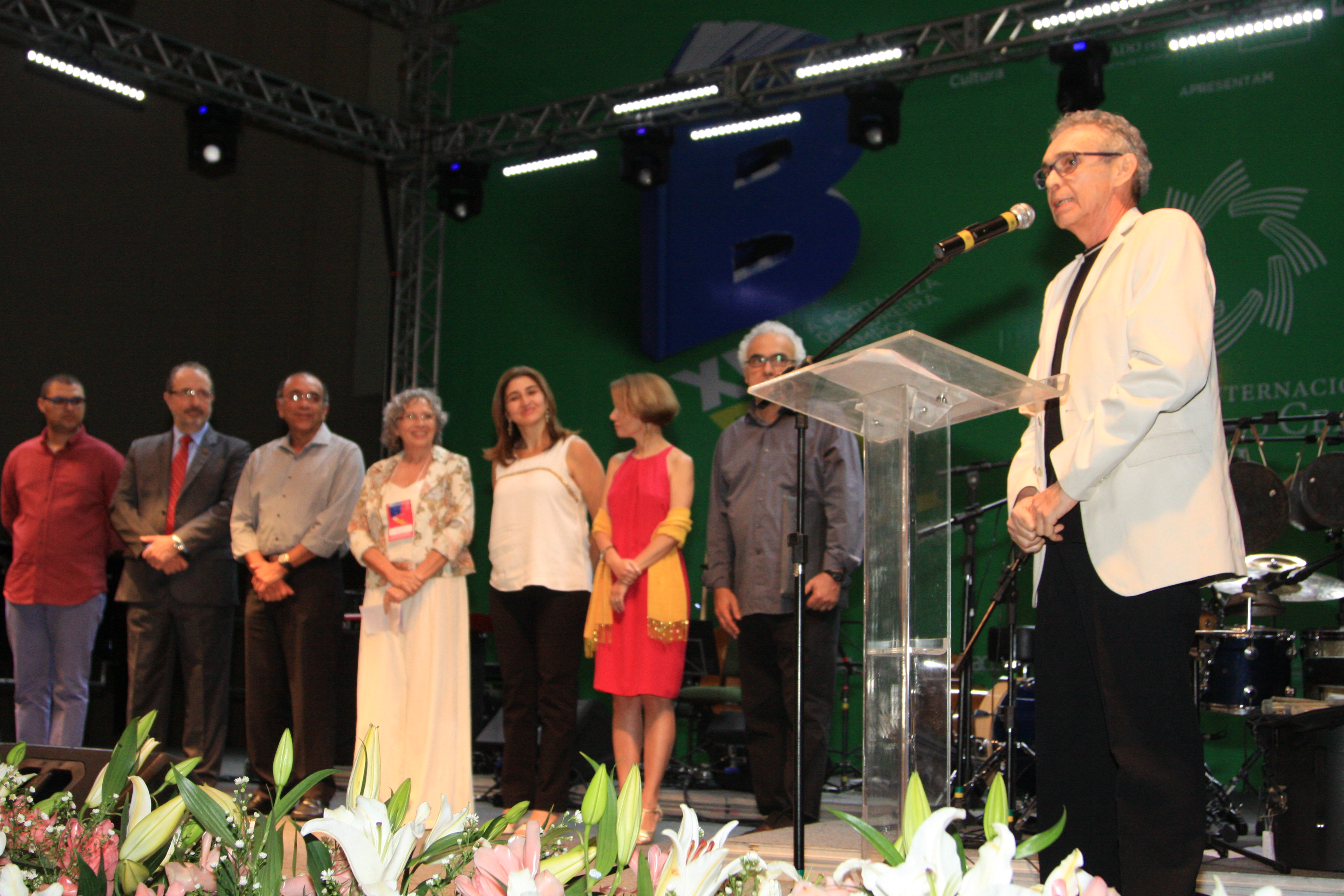 Abertura da XI Bienal Internacional do Livro do Ceará teve a presença da neta de Moreira Campos e do escritor Milton Hatoum