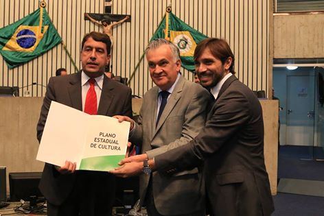 Ministro Juca Ferreira e secretário Guilherme Sampaio entregaram Plano Estadual de Cultura à Assembleia Legislativa
