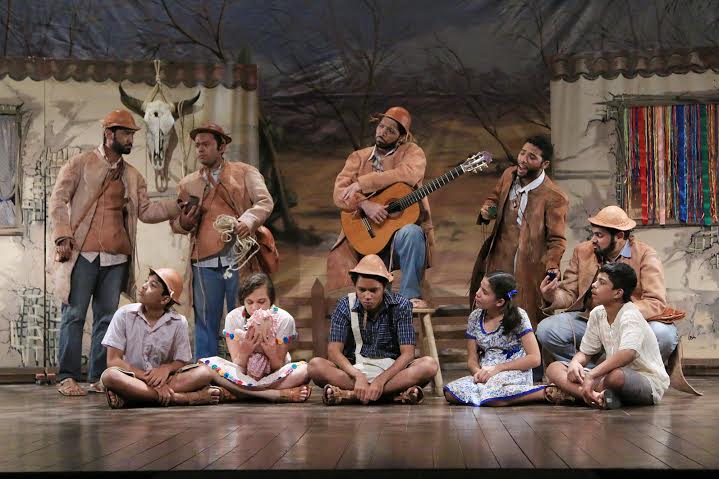 Abertura da temporada de “Os Cavaleiros” lotou o Teatro do Centro Dragão do Mar. Peça será apresentada todos os sábados e domingos, até 21/6