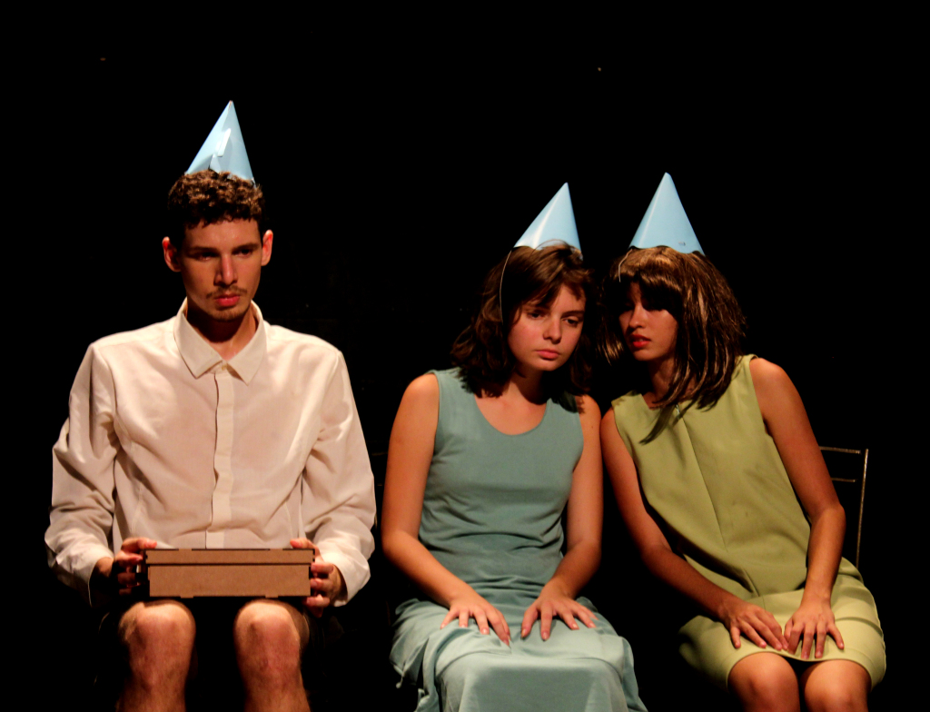 Peça “Elefantes Famintos”, do Teatro Esgotado, sobe aos palcos do Teatro Carlos Câmara nesta sexta-feira, dia 12/6, às 18h30
