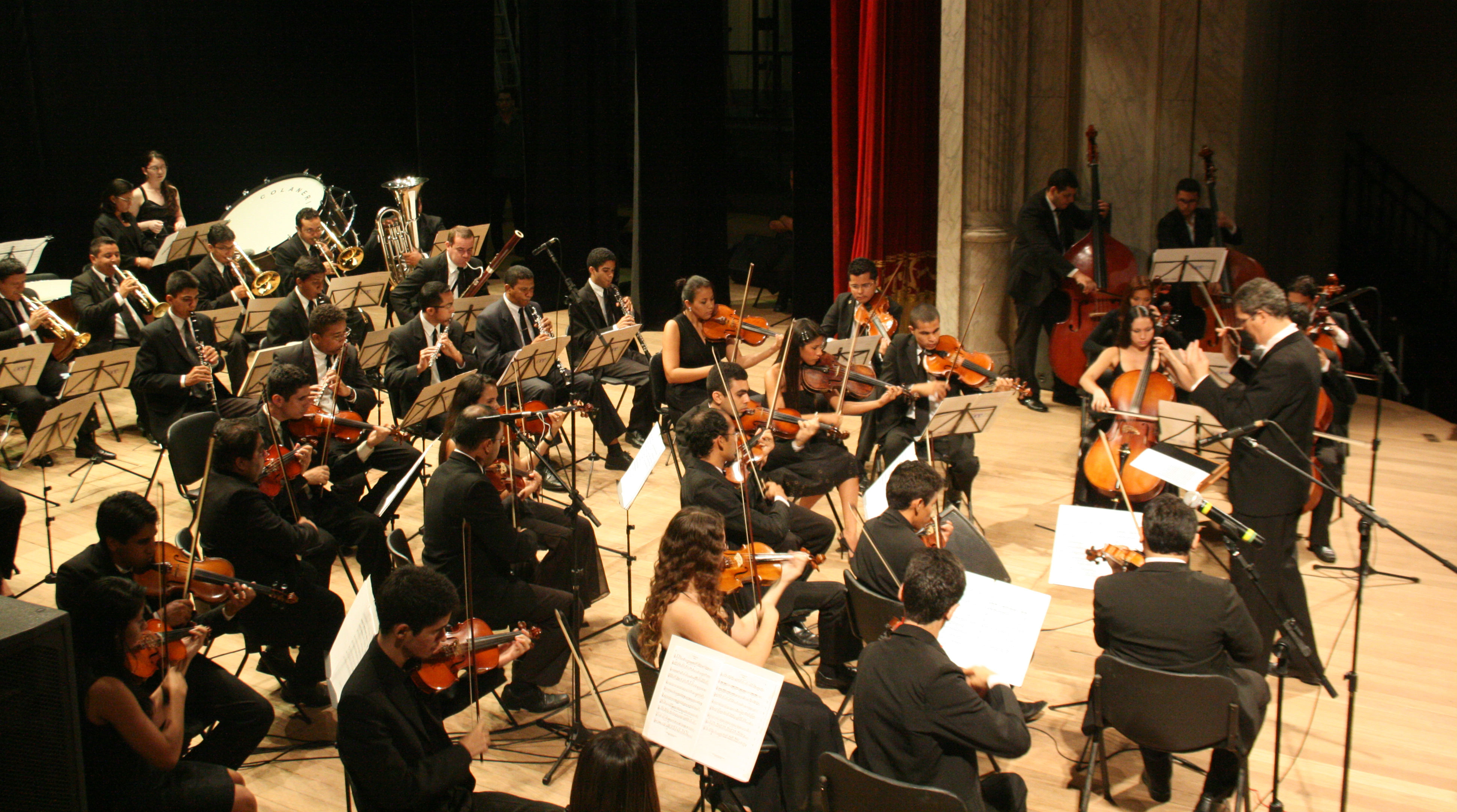 Orquestra da UECE realiza Concerto Sinfônico no TJA nesta quarta-feira, 8/7, às 19h30, e recebe como convidados o maestro Marcio Landi, e o clarinetista Johnson Machado
