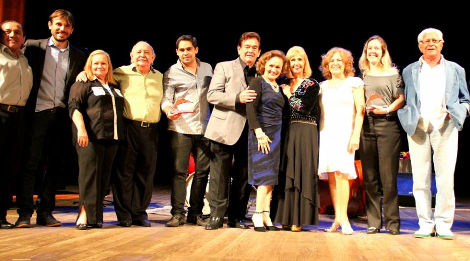 Homenageando todos os trabalhadores da cultura, secretário Guilherme Sampaio participou da premiação do Sated-CE a artistas e técnicos