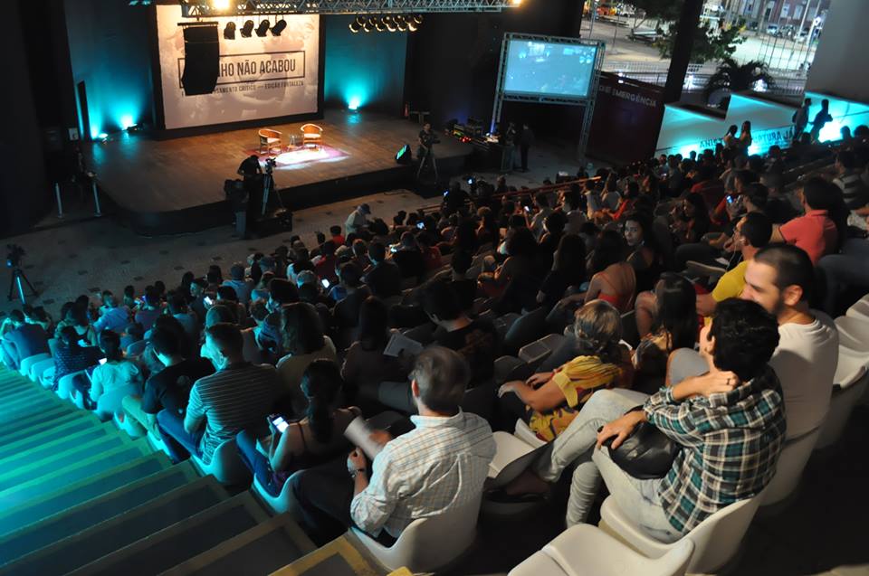 Com apoio da Secult, Fórum do Pensamento Crítico de Fortaleza é marcado por uma noite de reflexões e debates no anfiteatro Dragão do Mar