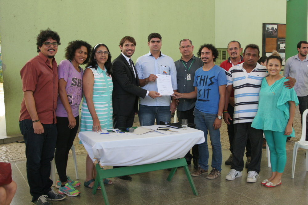 Secretário da Cultura do Estado, Guilherme Sampaio assina ordem de serviço para obras no Centro Cultural Bom Jardim