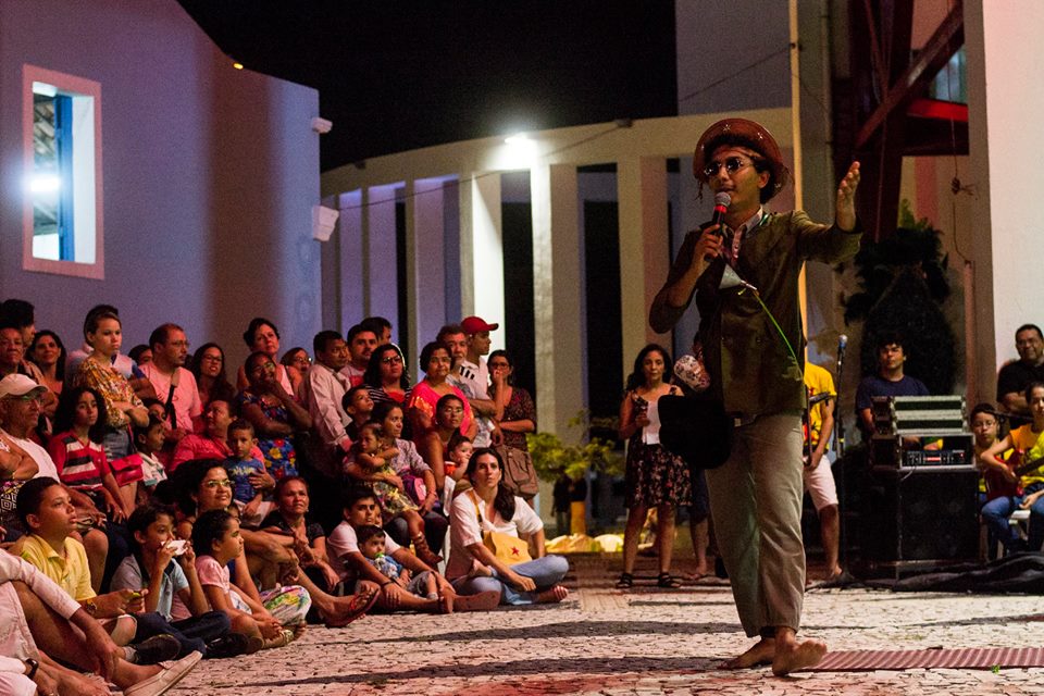 Espetáculo “O Bordador de Estórias”, de Rafael Brito, é atração nesta terça, 6/10, no Cineteatro São Luiz