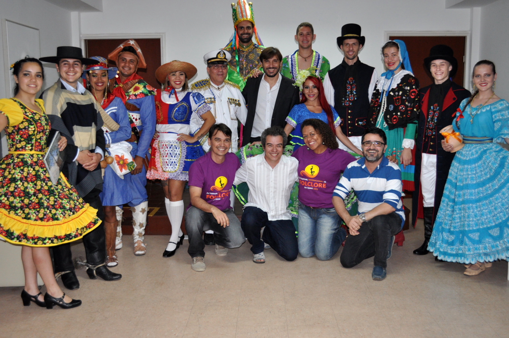 Festival Internacional de Folclore: delegações do Chile, Paraguai, Espírito Santo, Paraíba, Alagoas e Pará visitaram a Secult nesta sexta, 20/11