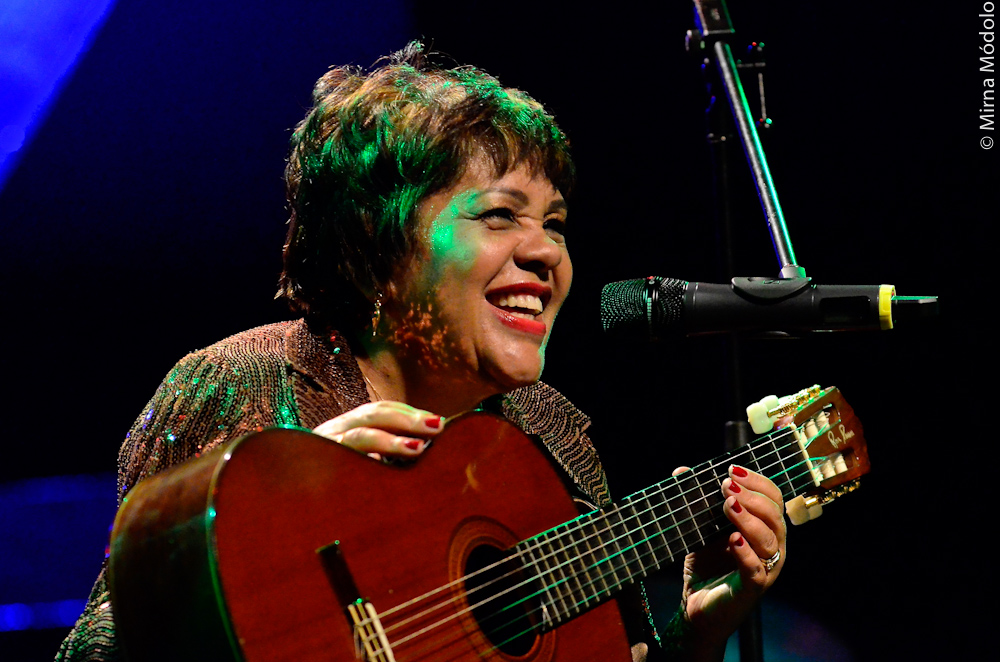 Rosa Passos é a atração deste sábado, 28/11, em show especial no Cineteatro São Luiz