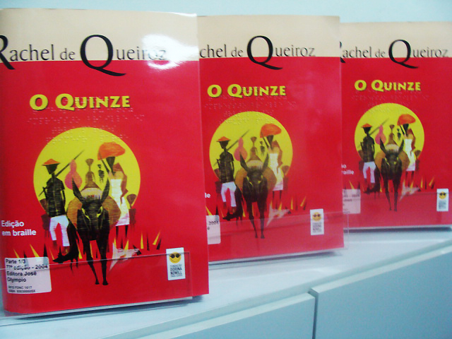 Biblioteca Pública Espaço Estação recebe edição especial em braille de “O Quinze”, clássico da cearense Rachel de Queiroz