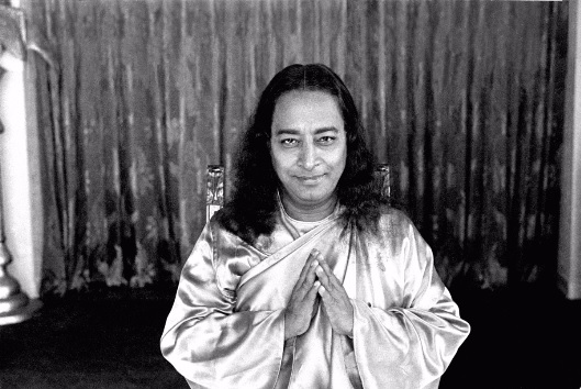 “Awake”: Filme que conta a vida de Yogananda, indiano que trouxe a Yoga e a Meditação ao Ocidente, estreia em Fortaleza, no Cineteatro São Luiz, na próxima terça, dia 26/1, às 19h