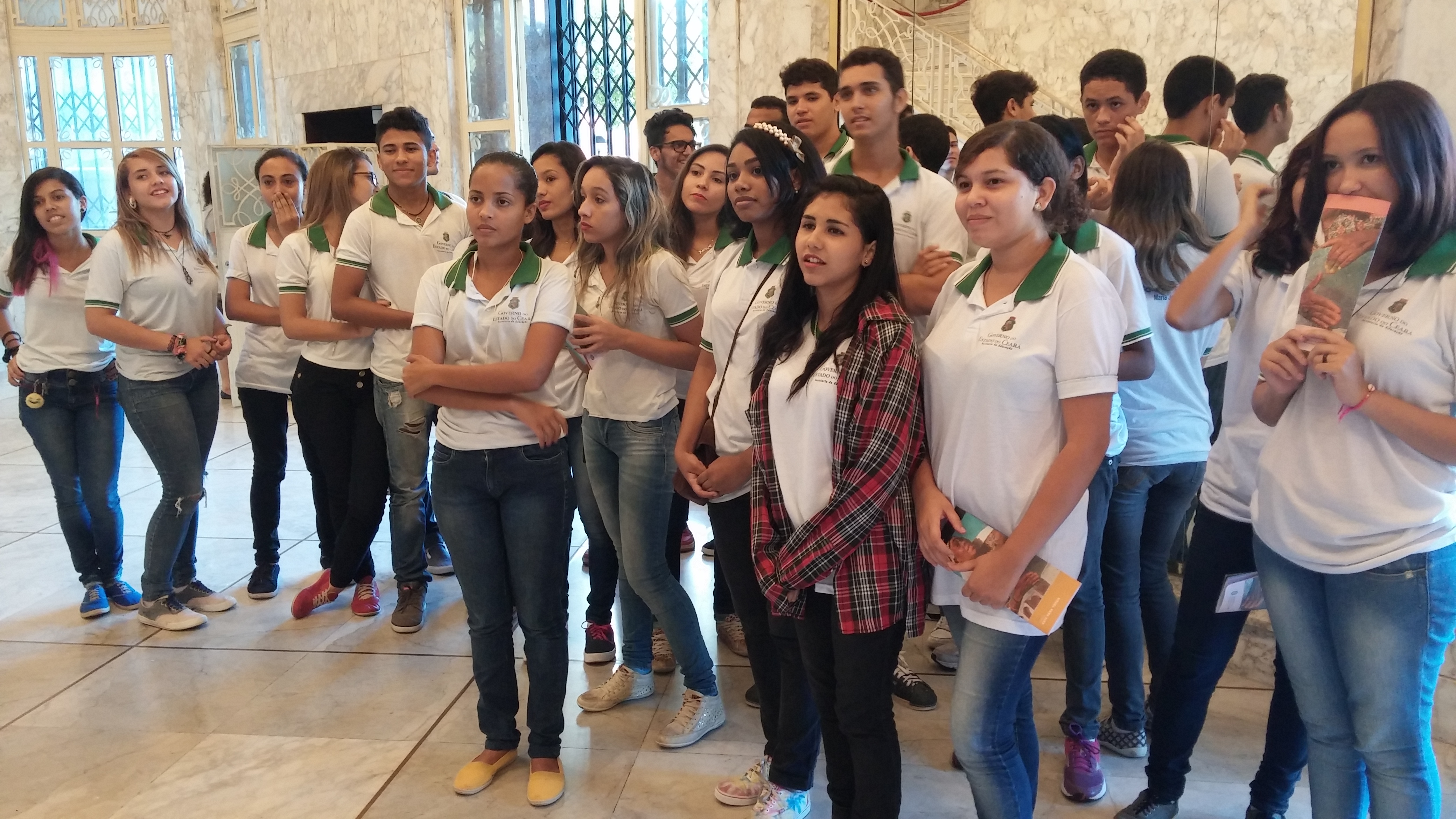 Menu Cultural: alunos de escola do Vicente Pinzon visitaram o Cineteatro São Luiz na tarde desta quinta-feira, 10/3