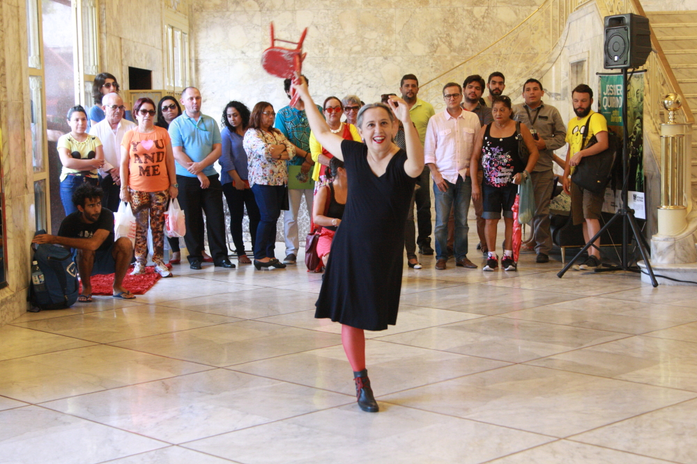 Mês da Mulher: apresentação da bailarina Silvia Moura abriu nesta quarta-feira a programação especial do Cineteatro São Luiz