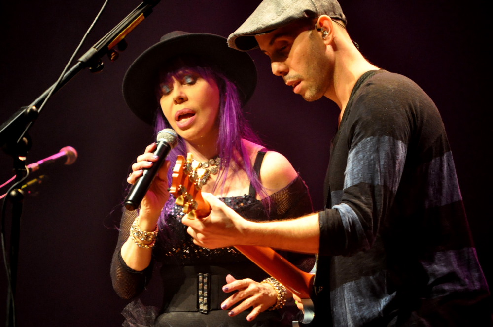 Em show especial pelo Dia das Mães, Baby do Brasil e o filho, Pedro Baby, emocionaram o público no Cineteatro São Luiz