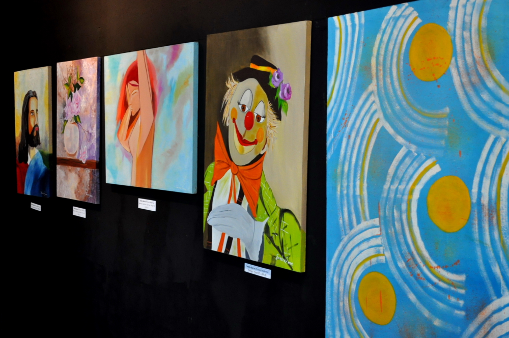 Exposição “Olhares Diversos na Luta Antimanicomial” está em cartaz no Theatro José de Alencar, até último dia de maio