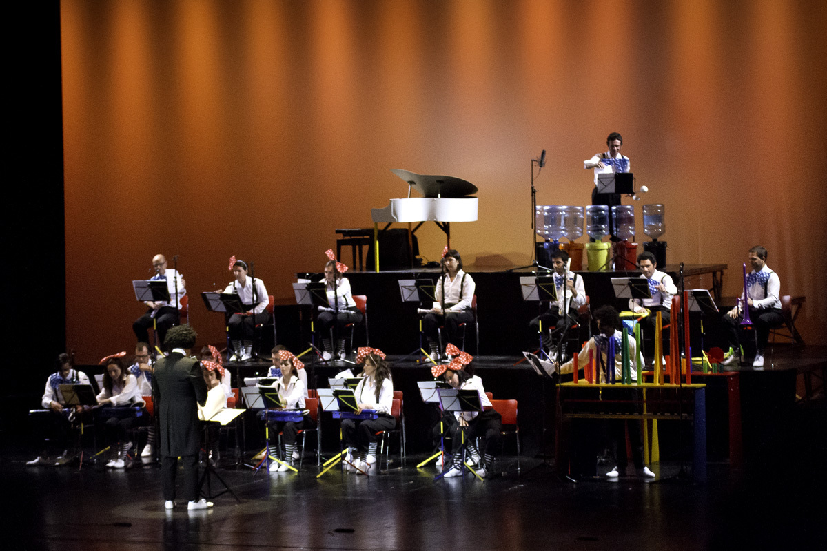 Orquestra dos Brinquedos de Lisboa se apresenta neste domingo, 21/8, às 17h, no Cineteatro São Luiz