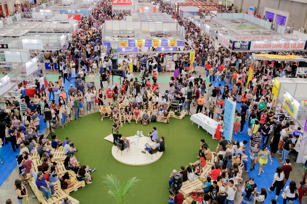 Bienal do Livro atrai mais de 450 mil visitantes e movimenta R$ 9,6 milhões