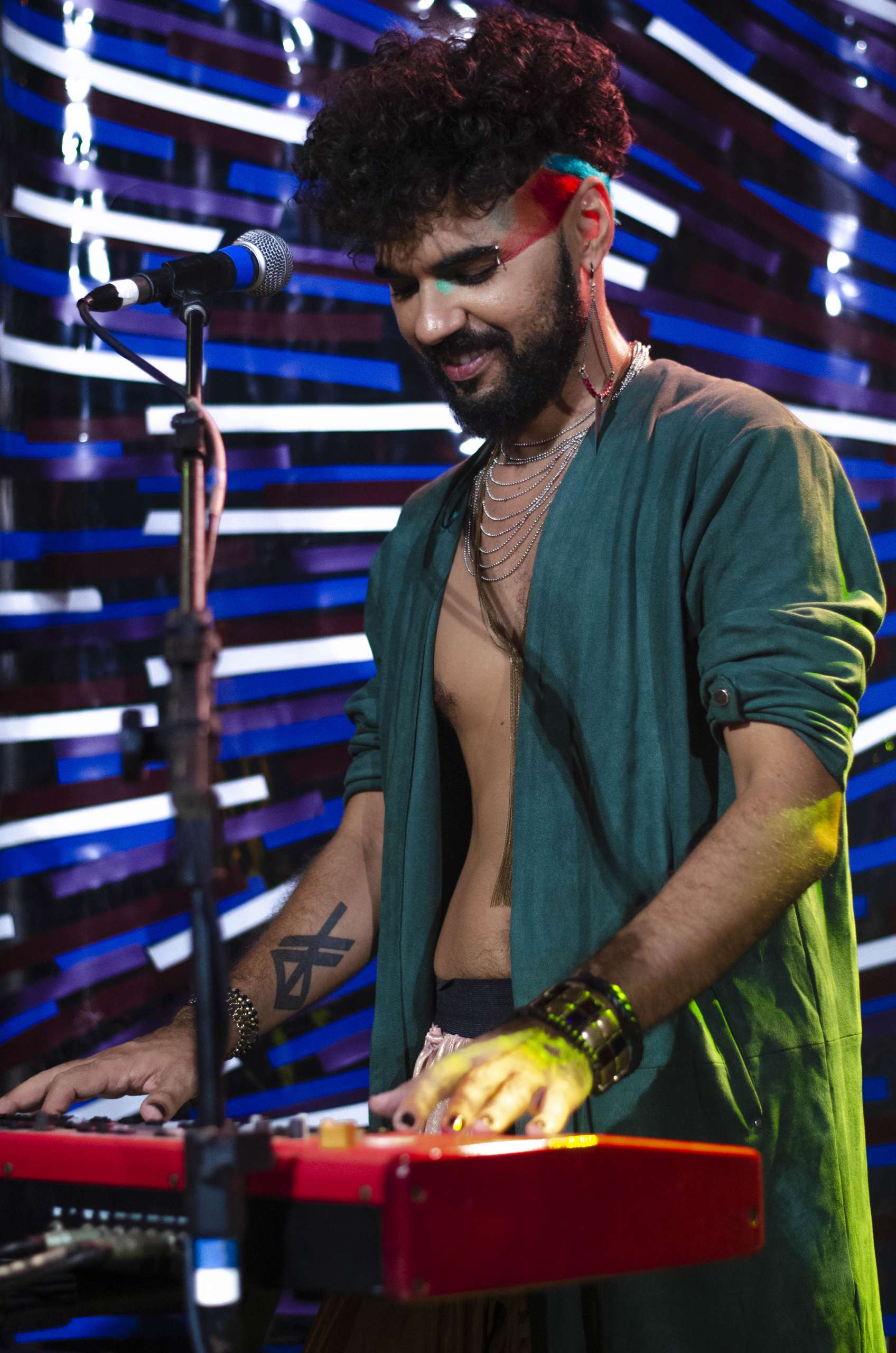 Em retomada presencial, Porto Dragão convida para palco aberto com o multi instrumentista Cláudio Mendes e o pré-lançamento da Bienal Percussiva