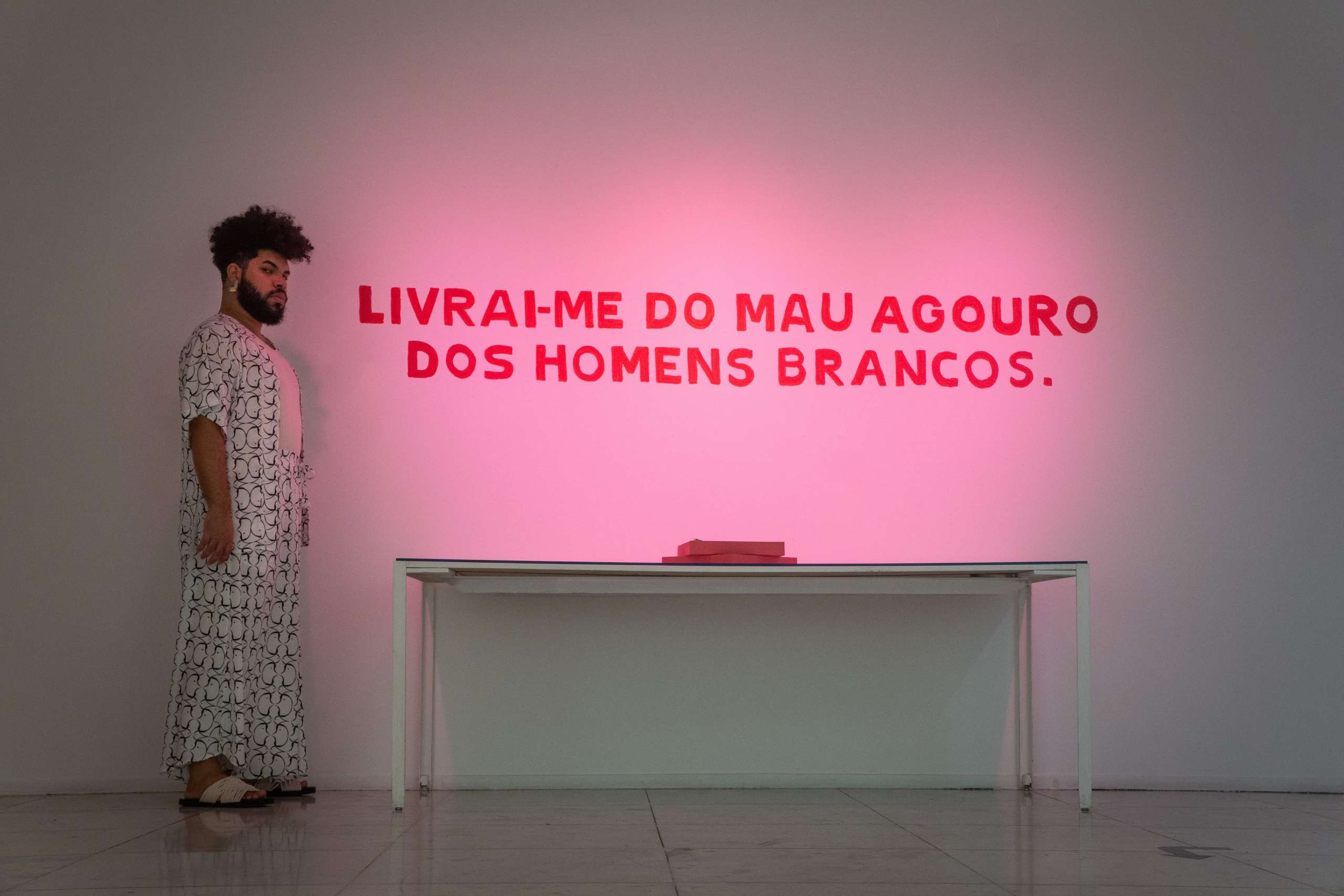 Com passagem pelos programas formativos da Escola, MDias Preto é premiado e faz sua primeira exposição individual em Minas Gerais