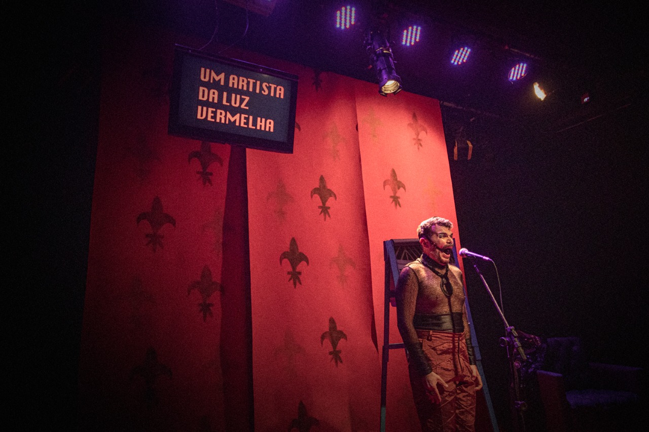 “Um Artista da Luz Vermelha”: Solo de Murillo Ramos chega, dias 22 e 23 de abril, ao Theatro José de Alencar