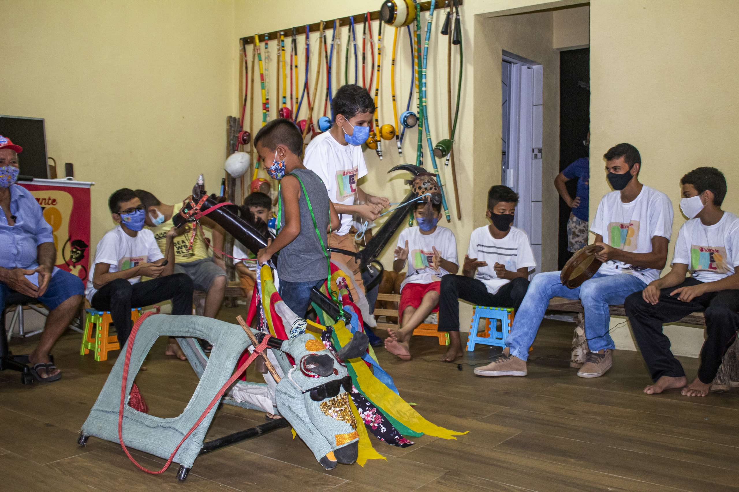 Com apoio da Secult, o Projeto Caretas na Nuvem Reisado Infantil Boi Mandinga promove a cultura popular como estandarte da acessibilidade, memória e cidadania