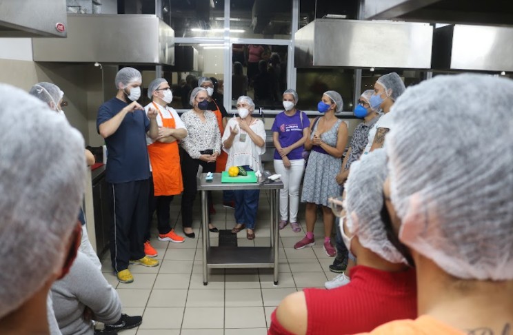 Escola de Gastronomia Social realiza curso básico para pessoas surdas
