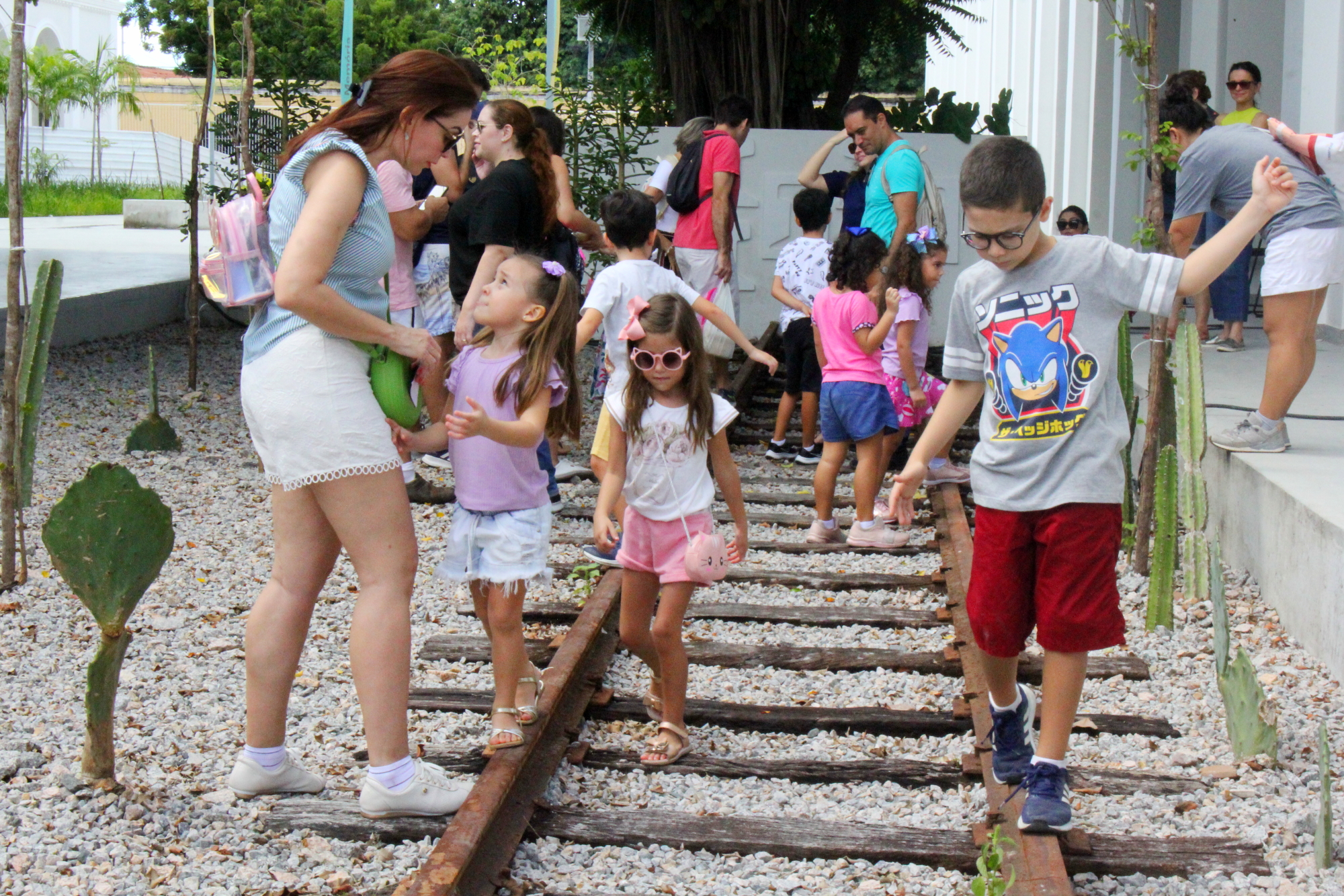 Domingo na Estação contou com atividades gratuitas, música boa, feirinha, espetáculo e uma visita guiada