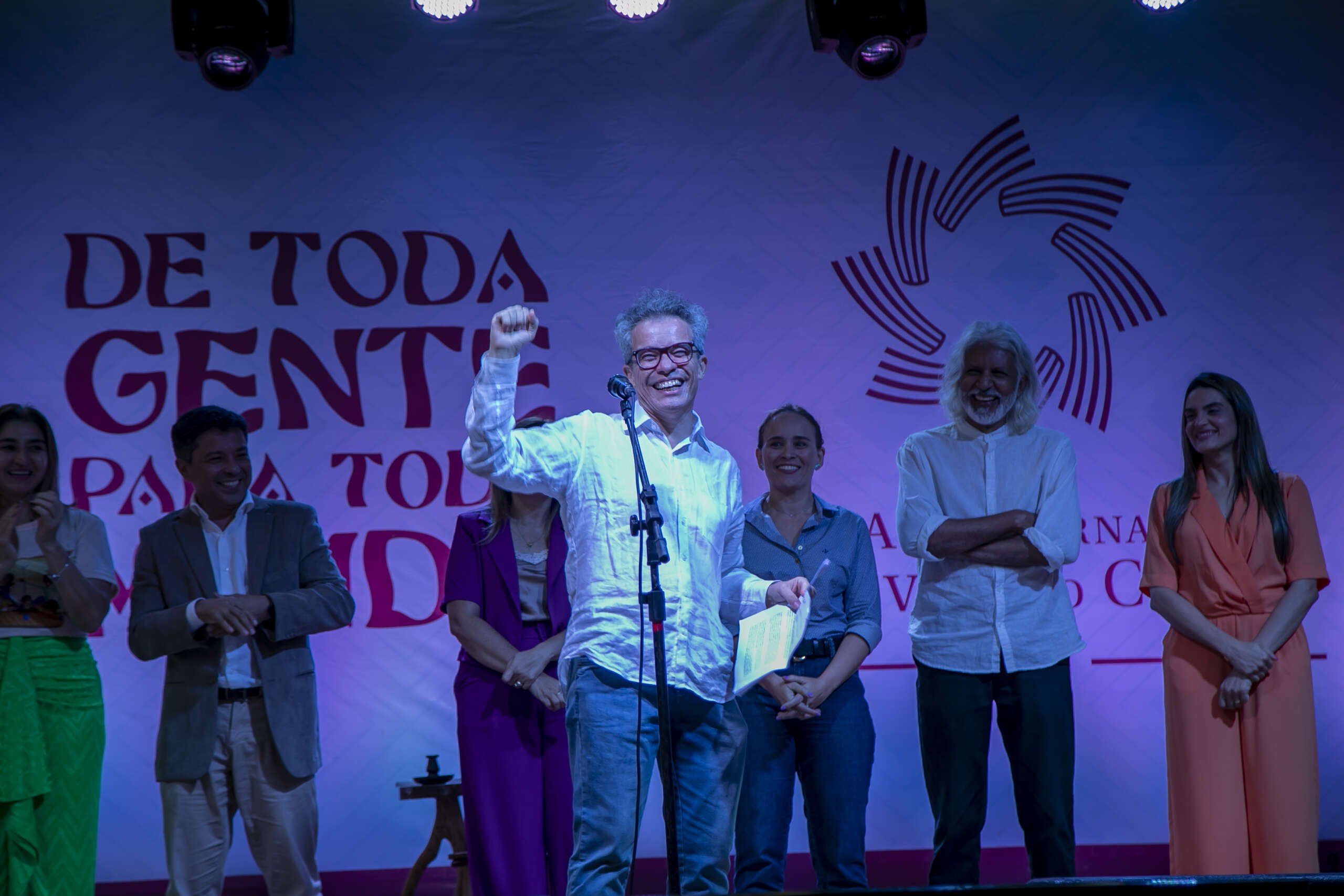 Poesia, cordel, música e alegria marcam a solenidade de abertura da 14ª Bienal Internacional do Livro do Ceará