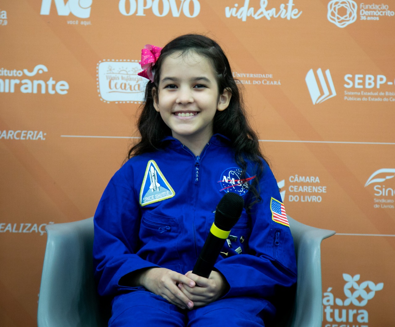 Astrônoma Nicole Semião, de apenas nove anos, faz sucesso com sua palestra “Asas – Inspirando Gerações”, na Bienal do Livro
