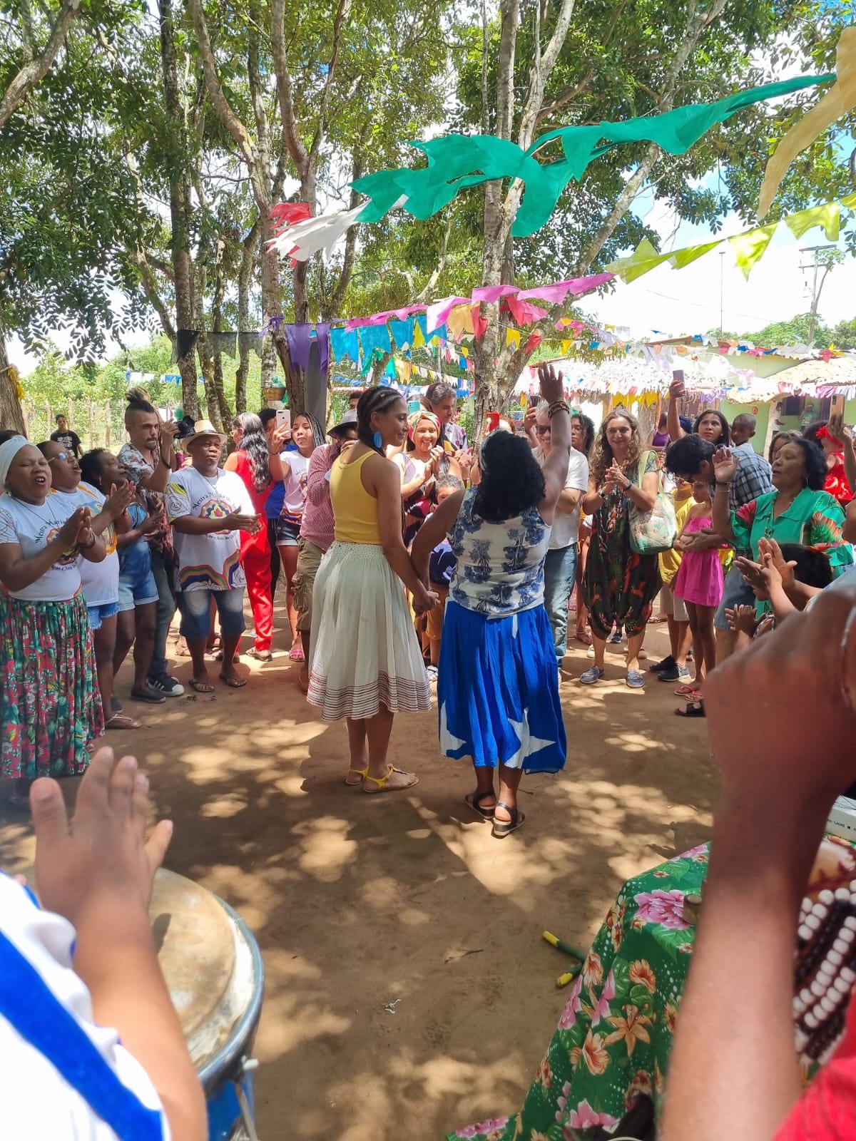 Bienal Adentro promove encontro da atriz Camila Pitanga com a Mestra Maria de Tiê no Sertão do Cariri