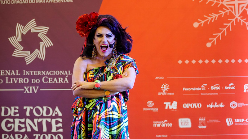Artista drag queen, Deydianne Piaf faz sua primeira contação de história para crianças e adolescentes